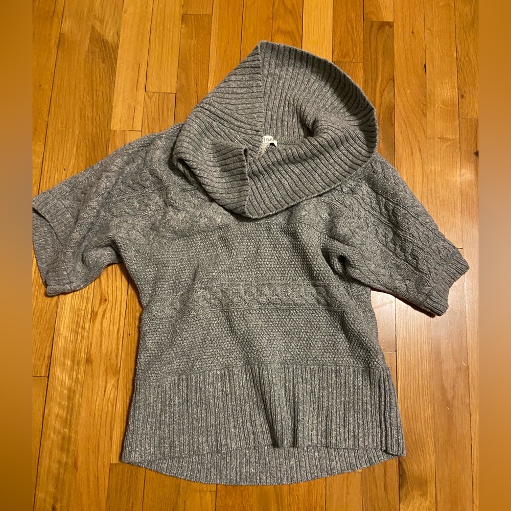 White House Black Market 3/4 sleeve sweater